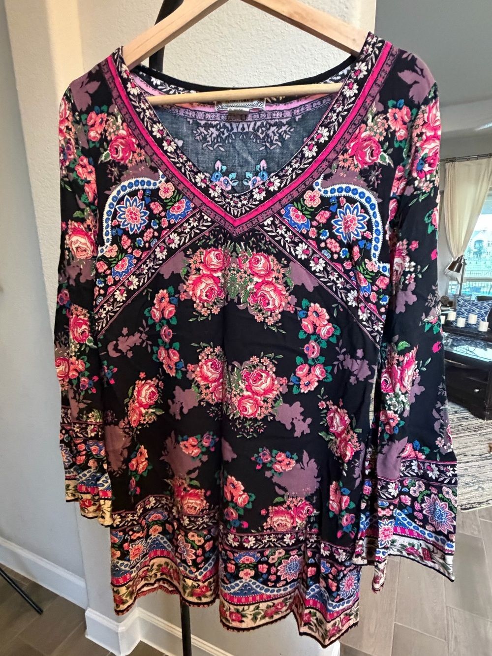 Flying Tomato Black Floral V-Neck Tunic with Pink Roses M